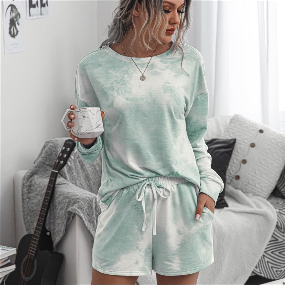 Tie dye lounge set-New in package